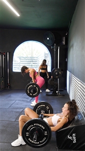 פלקס אימוני כוח לנשים - מועדוני כושר