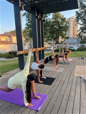 שני בנימין, אימון יוגה בפארק הסופרים ב