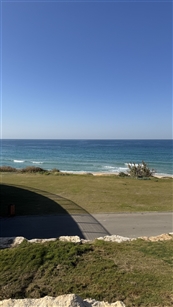 יובל אמסלם, שיעורי פילאטיס מזרן מול הים - מכוני כושר