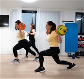 She מועדון שיעורי סטודיו לנשים בלבד כפר - מכון כושר