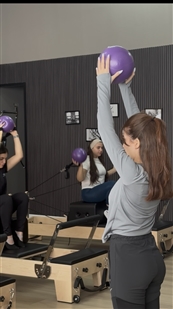 Studio pilara פילאטיס מכשירים נשים - מכון כושר