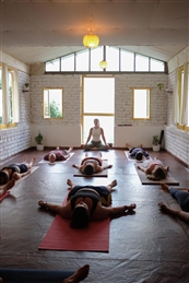 יוגה עם נטע שיעורים קבוצתיים  תל-אביב - חדר כושר