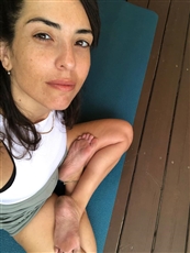 יוגה עם רוני מנשה - סטודיו ביתי - חדר כושר