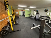 רזי פיטנס אימוני כוח קבוצתיים לגברים משע - חדר כושר