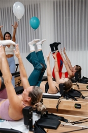 TOP STUDIOפילאטיס מכשירים לנשים גן יבנה - חדר כושר