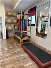 לירון יגר סטודיו בוטיק פילאטיס מכשירים כ - חדר כושר