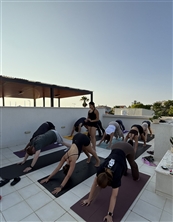 גפן אפרתי שיעורי יוגה קבוצתיים חדרה - חדר כושר