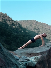 ליאור פרי יוגה ופילאטיס מזרן כפר סבא - חדר כושר